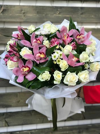 Букет цветов из: Розы и Хризантемы в Верхнем Мамоне