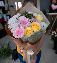 Букет цветов из:  Герберы, Розы и Хризантемы в Верхнем Мамоне