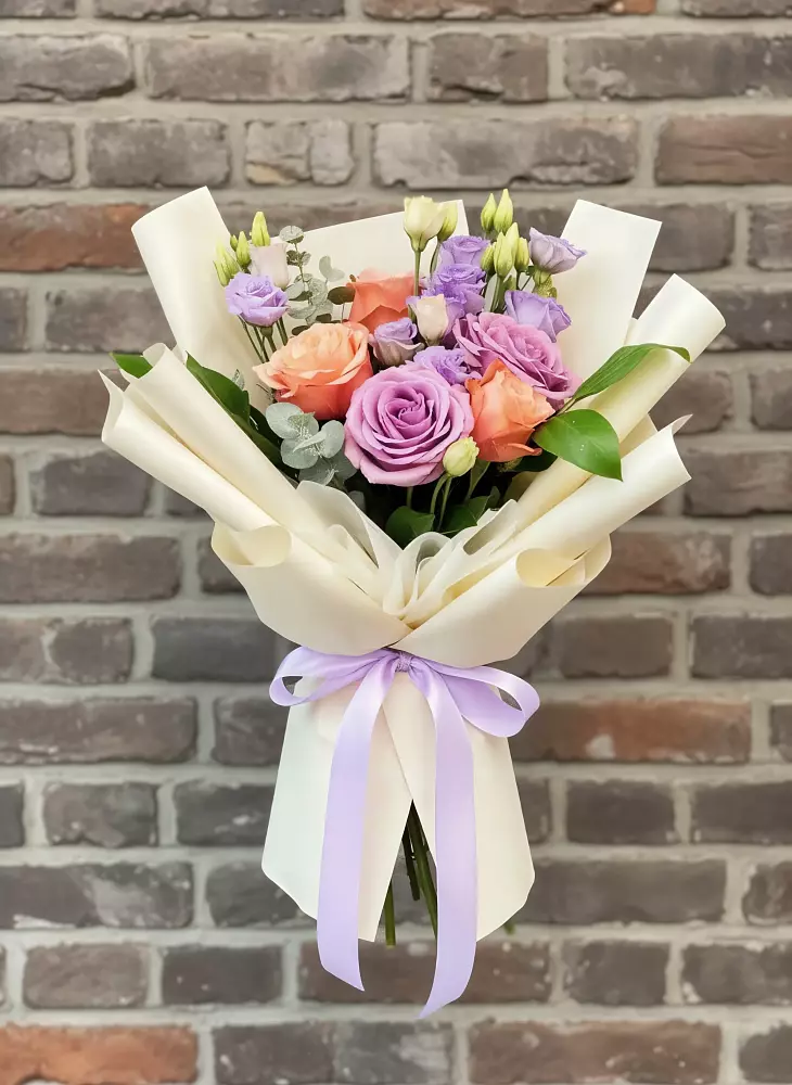 Букет цветов из: Лизиантусы и Розы в Верхнем Мамоне