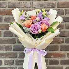 Букет цветов из:  Лизиантусы и Розы в Верхнем Мамоне