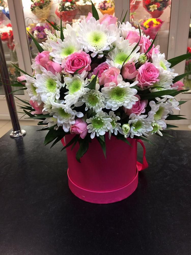 Цветочная композиция из Розы и Хризантемы в шляпной коробке в Верхнем Мамоне