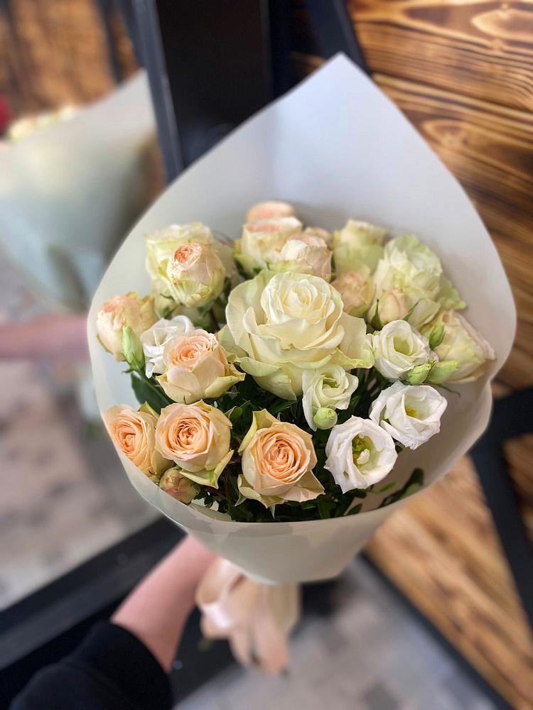 Букет цветов из: Розы и Лизиантусы в Верхнем Мамоне